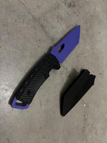 cuchillo con funda en 3d