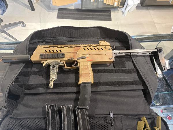 MP7 WE TAN + 4 cargadores - Perfecta